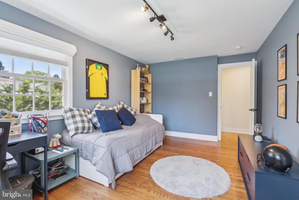 414 BARCLAY ROAD