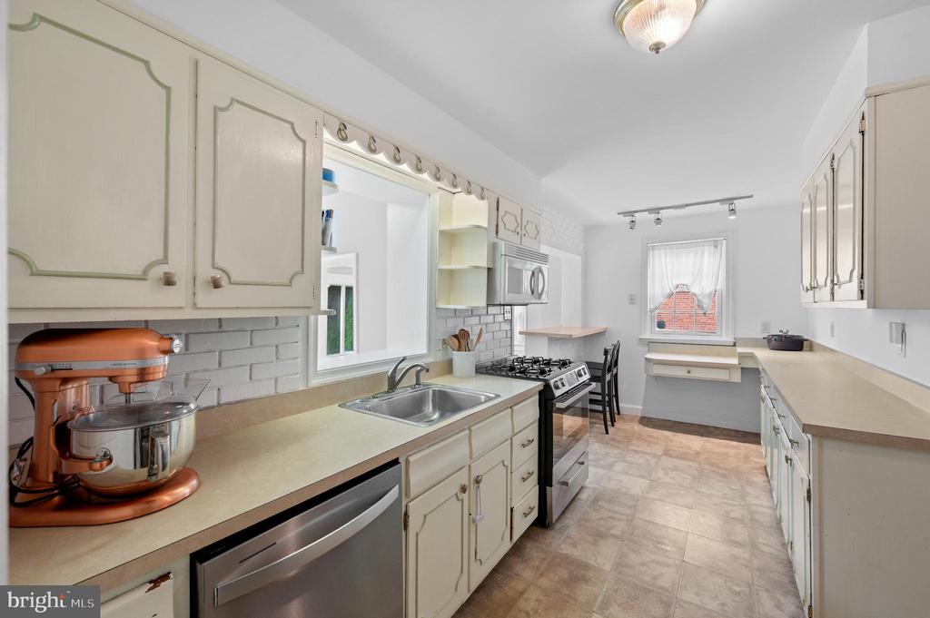 5216 RESERVATION ROAD