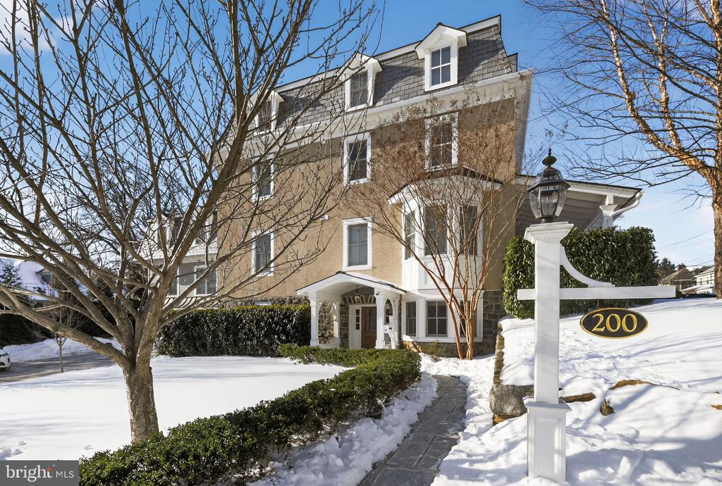200 W WAYNE AVENUE Unit: 1
