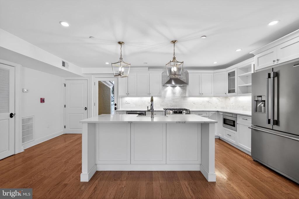 200 W WAYNE AVENUE Unit: 1
