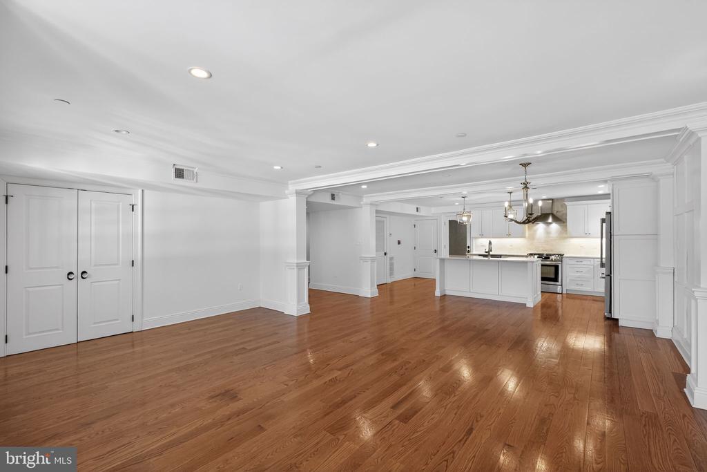 200 W WAYNE AVENUE Unit: 1