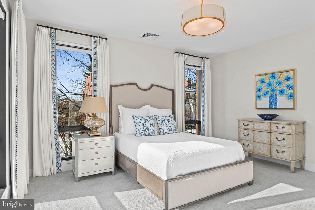 427 E LANCASTER AVENUE 1202