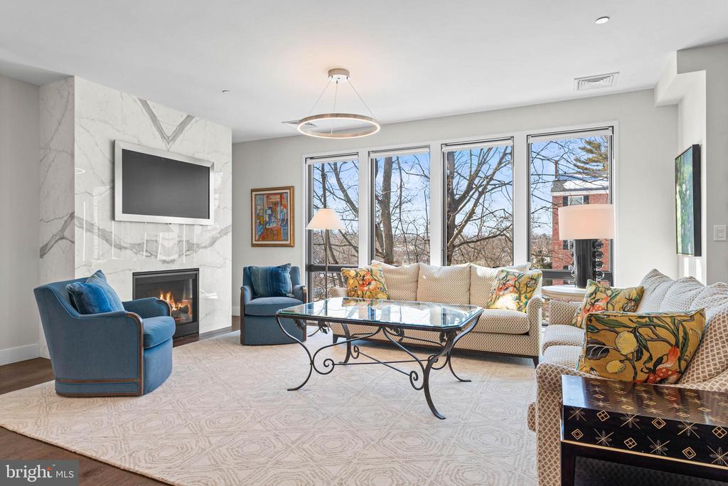 427 E LANCASTER AVENUE 1202