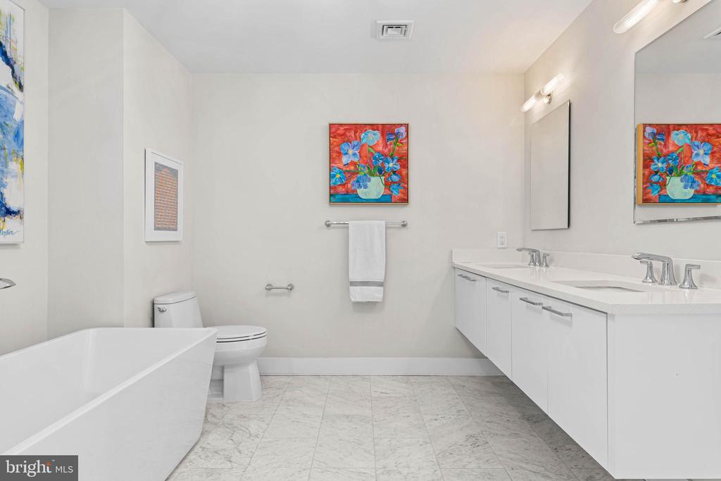 427 E LANCASTER AVENUE 1202