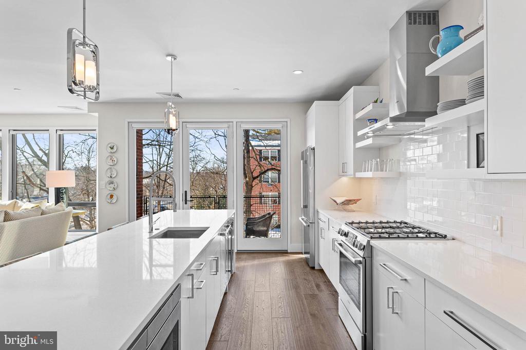 427 E LANCASTER AVENUE 1202
