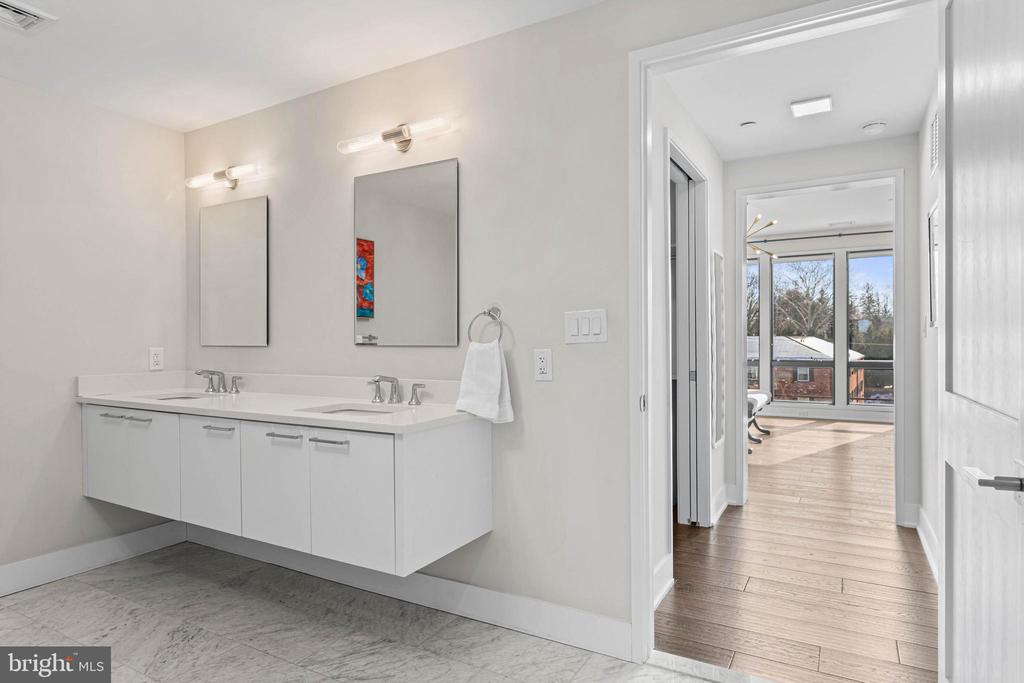 427 E LANCASTER AVENUE 1202