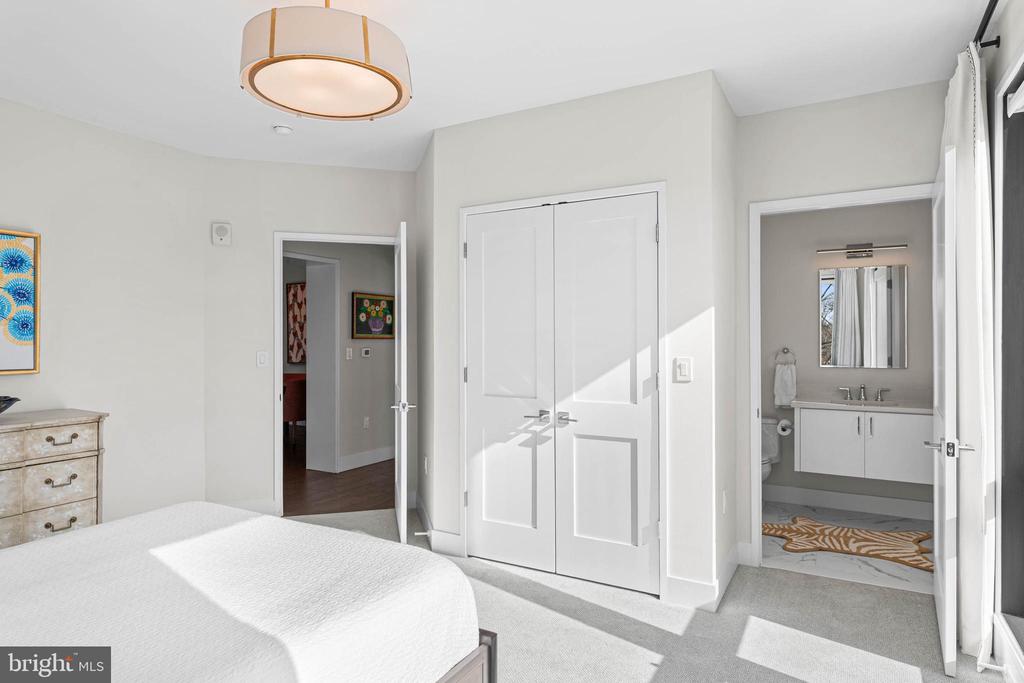 427 E LANCASTER AVENUE 1202
