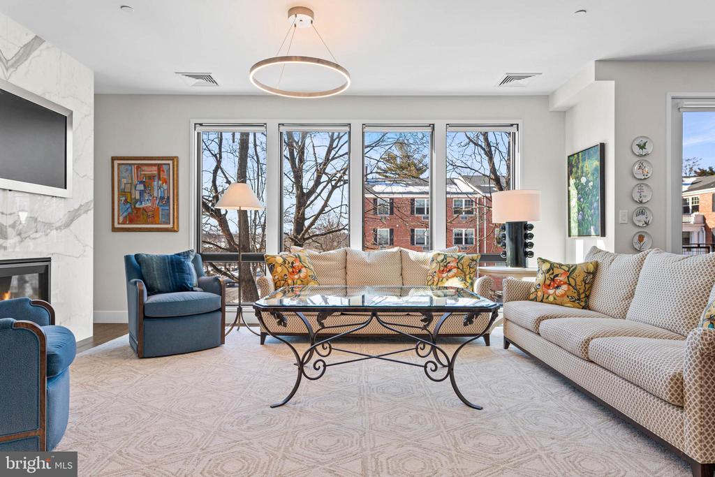 427 E LANCASTER AVENUE 1202