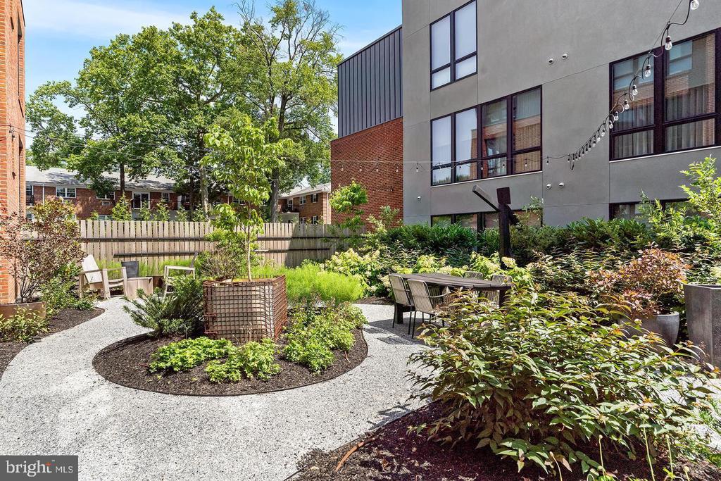 427 E LANCASTER AVENUE Unit: 1101