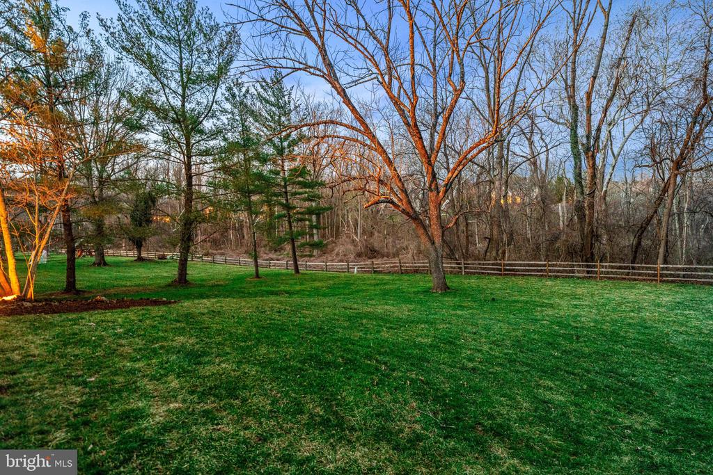 205 RAVENSCLIFF ROAD