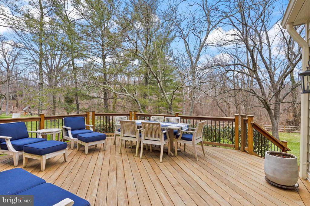 205 RAVENSCLIFF ROAD