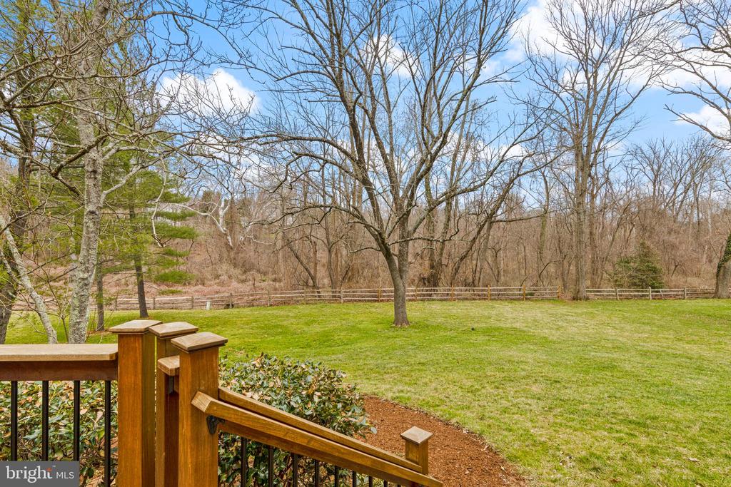 205 RAVENSCLIFF ROAD