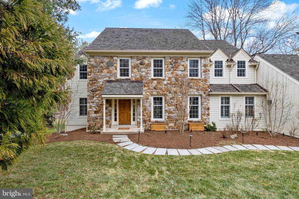 205 RAVENSCLIFF ROAD