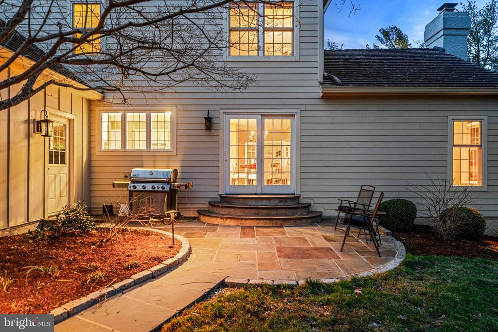 205 RAVENSCLIFF ROAD