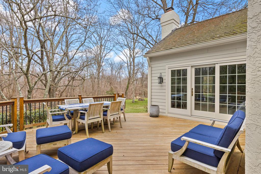 205 RAVENSCLIFF ROAD