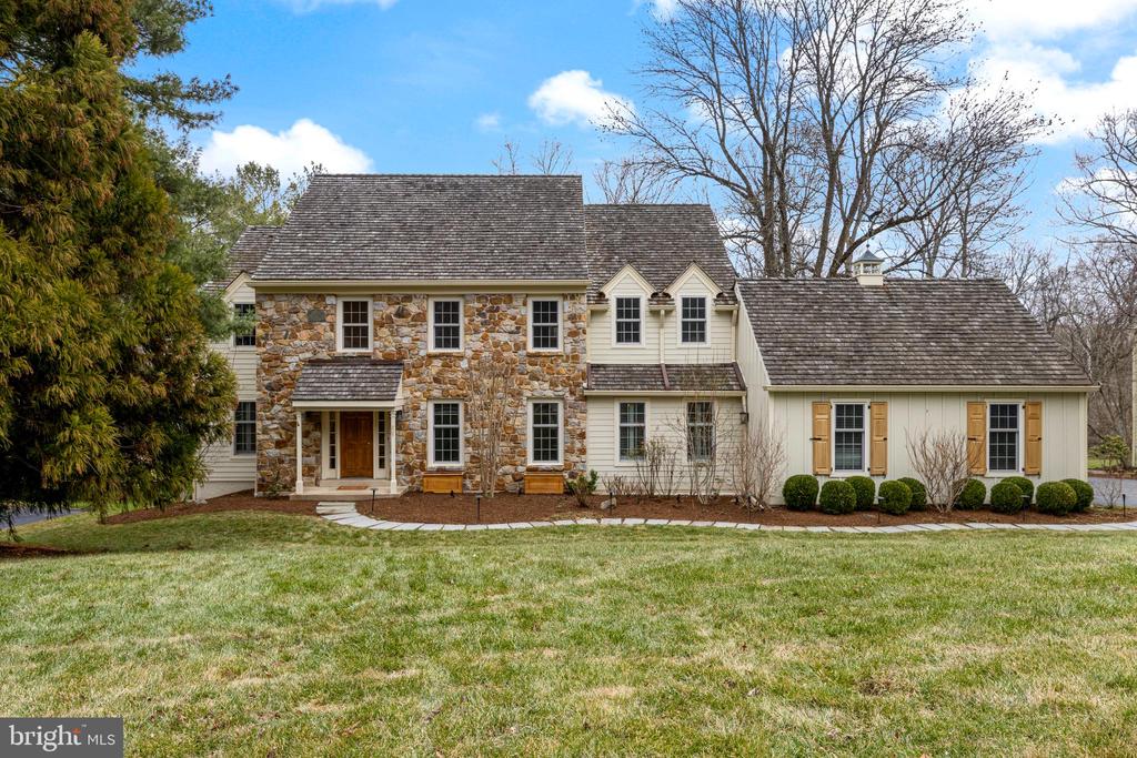 205 RAVENSCLIFF ROAD