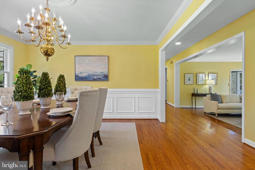 205 RAVENSCLIFF ROAD