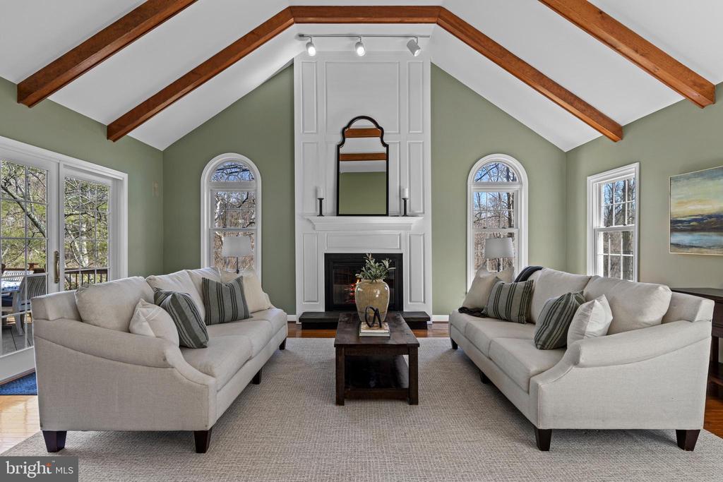 205 RAVENSCLIFF ROAD