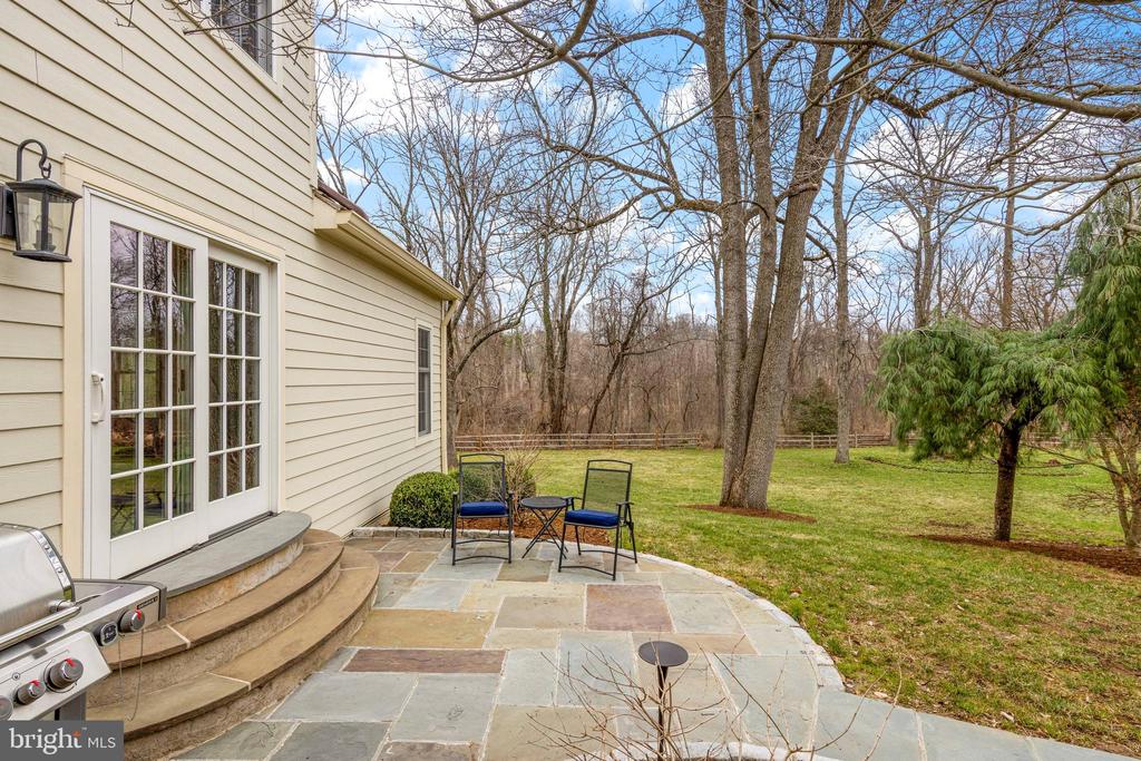 205 RAVENSCLIFF ROAD
