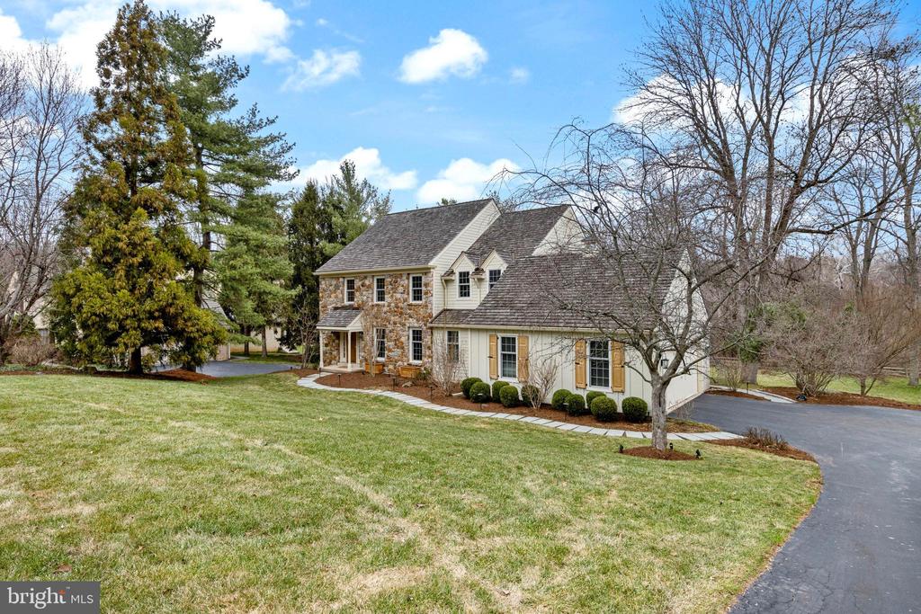 205 RAVENSCLIFF ROAD