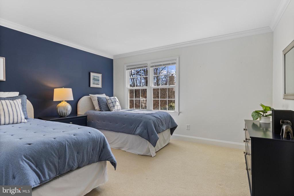 205 RAVENSCLIFF ROAD
