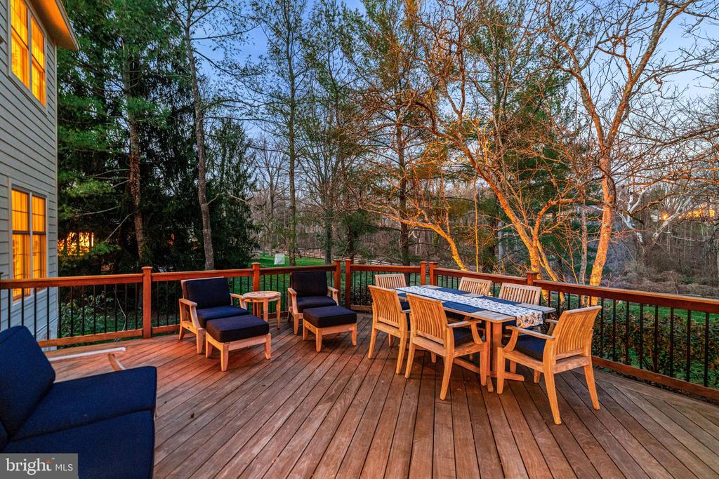 205 RAVENSCLIFF ROAD