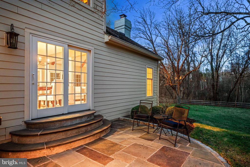 205 RAVENSCLIFF ROAD
