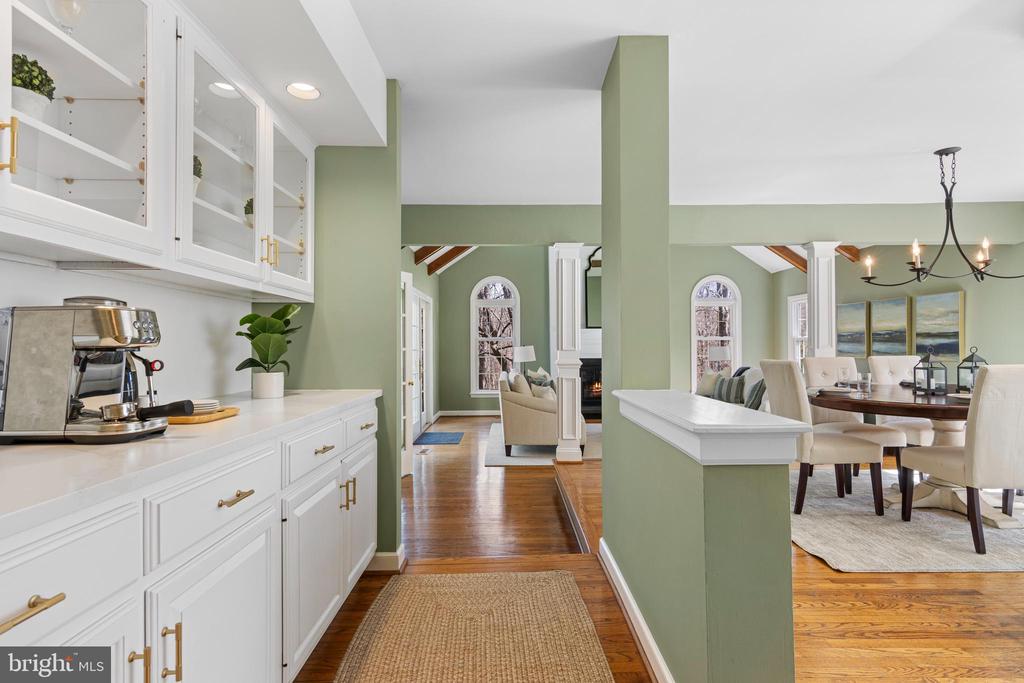 205 RAVENSCLIFF ROAD