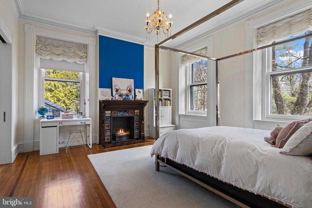 228 S RADNOR CHESTER ROAD