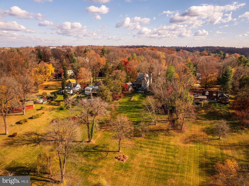228 S RADNOR CHESTER ROAD