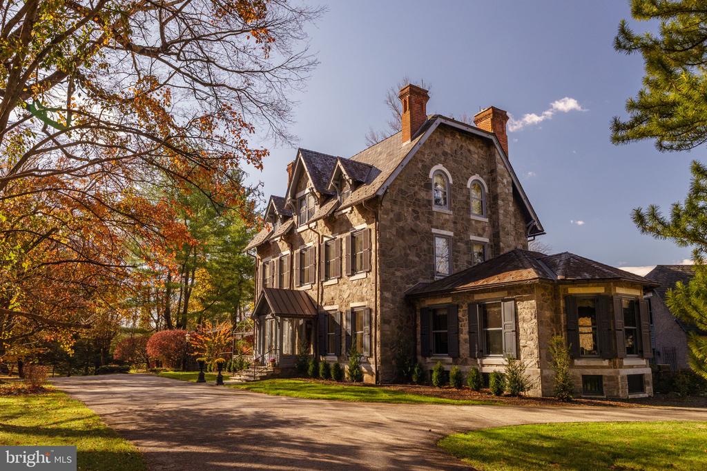 228 S RADNOR CHESTER ROAD