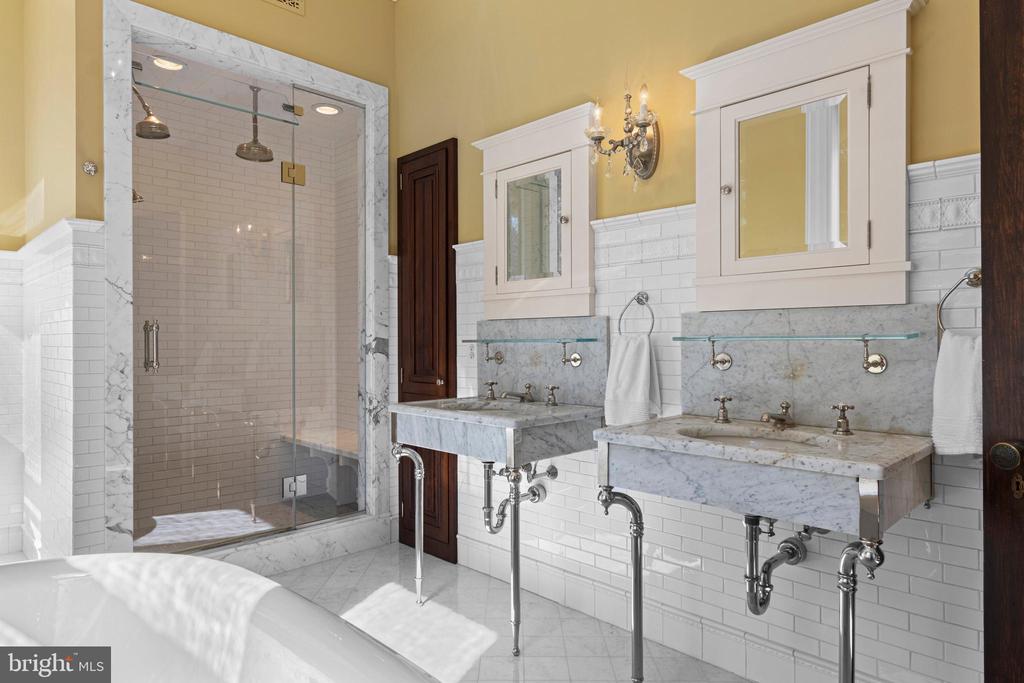 228 S RADNOR CHESTER ROAD