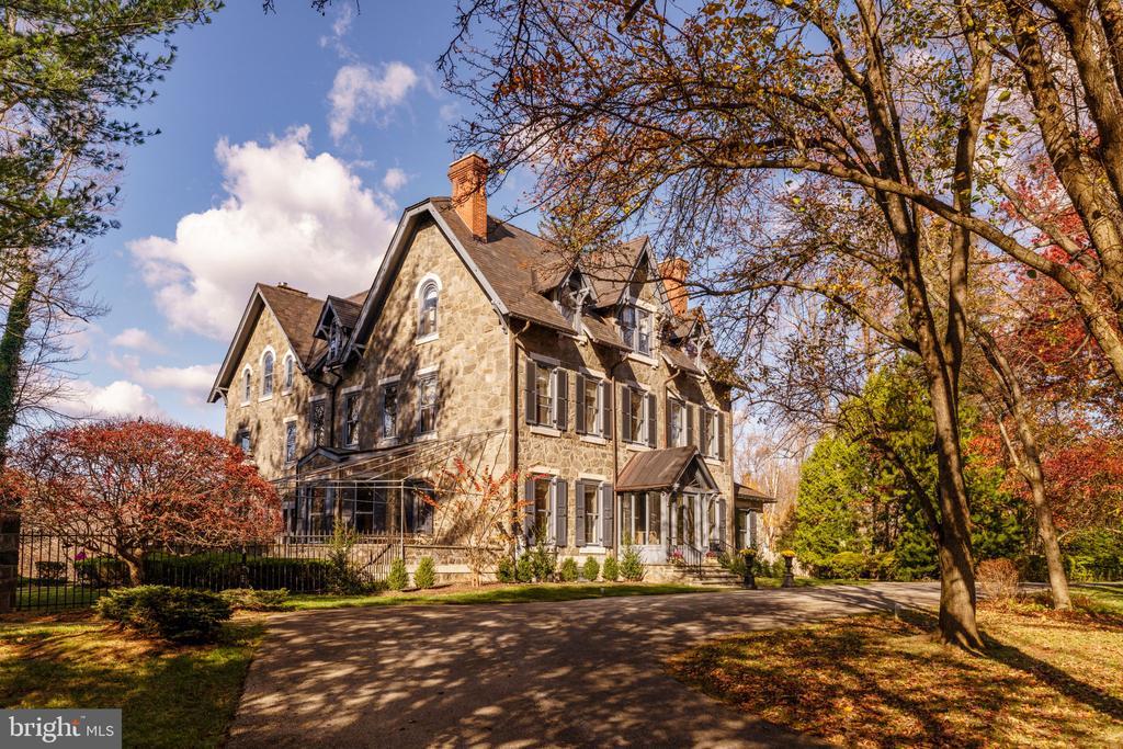 228 S RADNOR CHESTER ROAD
