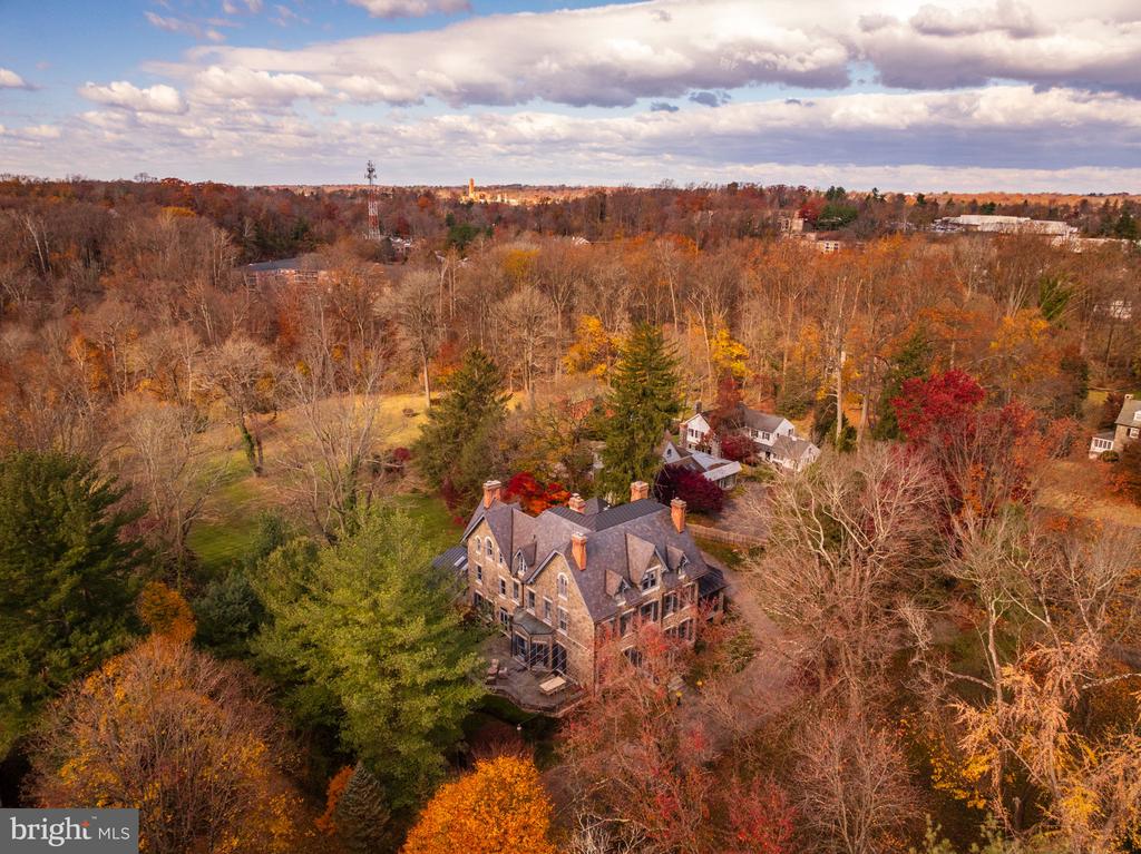 228 S RADNOR CHESTER ROAD