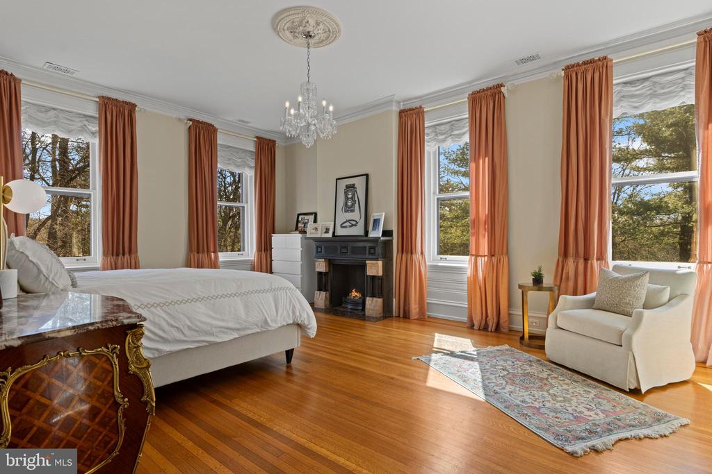228 S RADNOR CHESTER ROAD