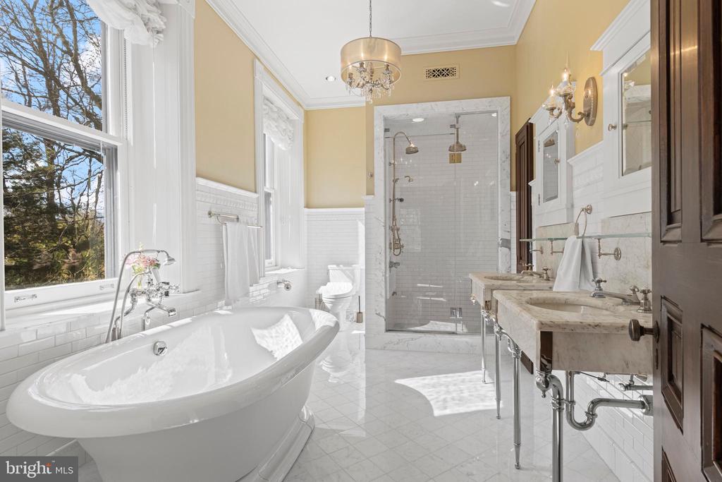 228 S RADNOR CHESTER ROAD