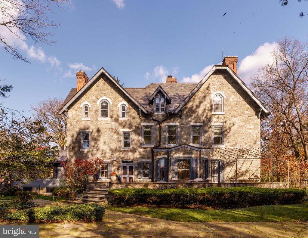 228 S RADNOR CHESTER ROAD