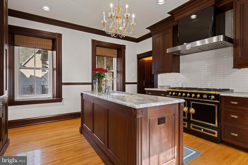 228 S RADNOR CHESTER ROAD