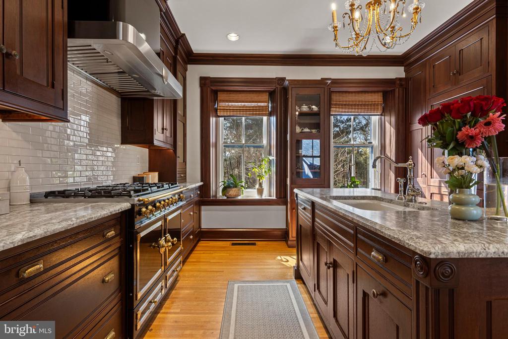228 S RADNOR CHESTER ROAD