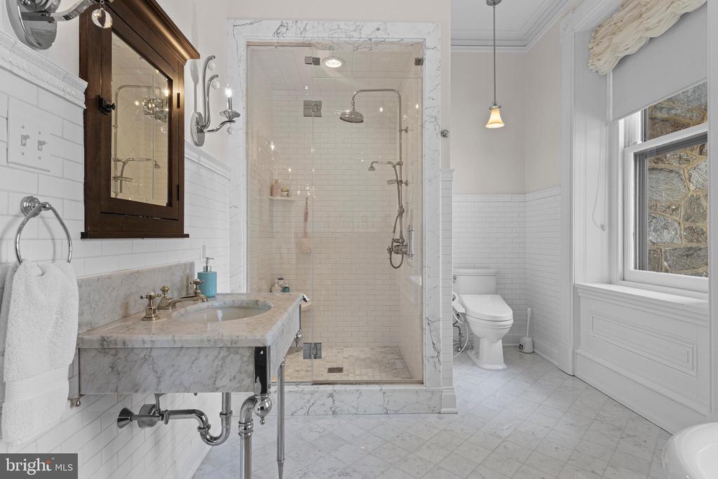 228 S RADNOR CHESTER ROAD