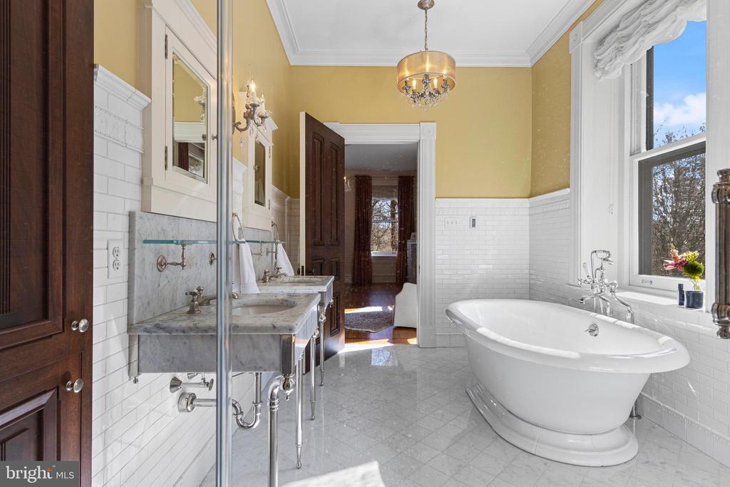 228 S RADNOR CHESTER ROAD