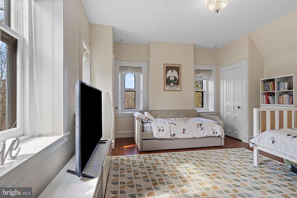 228 S RADNOR CHESTER ROAD