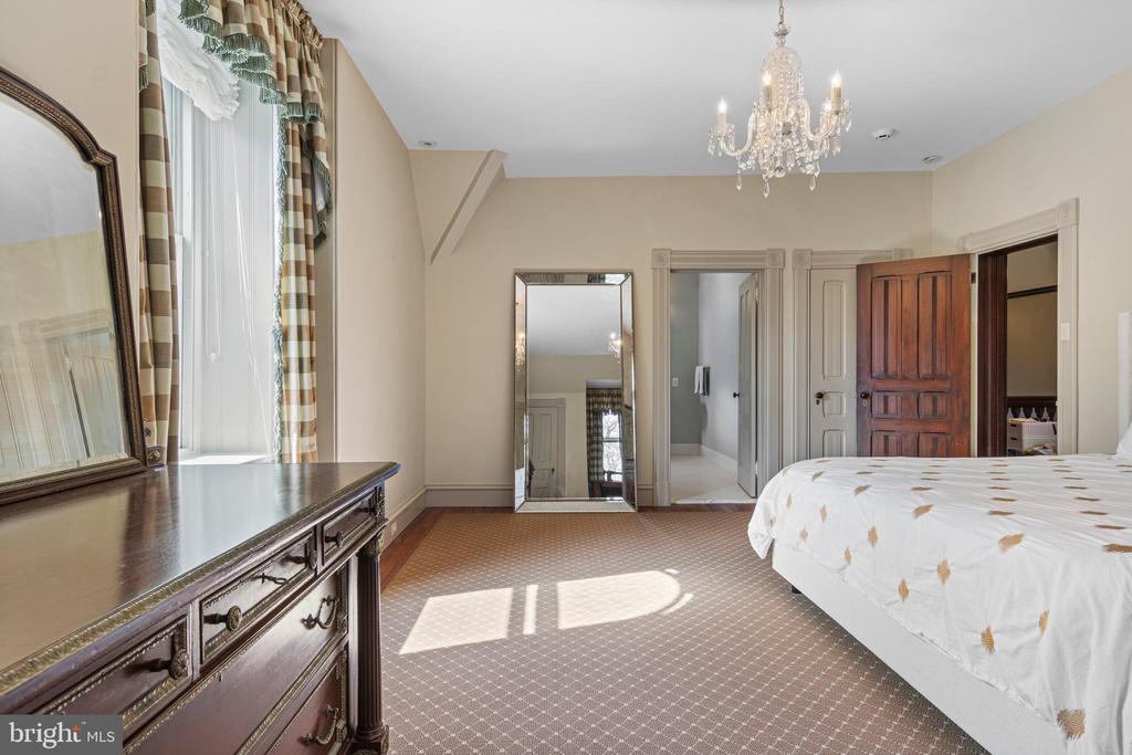 228 S RADNOR CHESTER ROAD