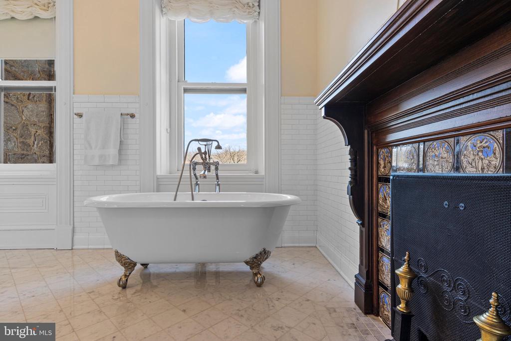 228 S RADNOR CHESTER ROAD