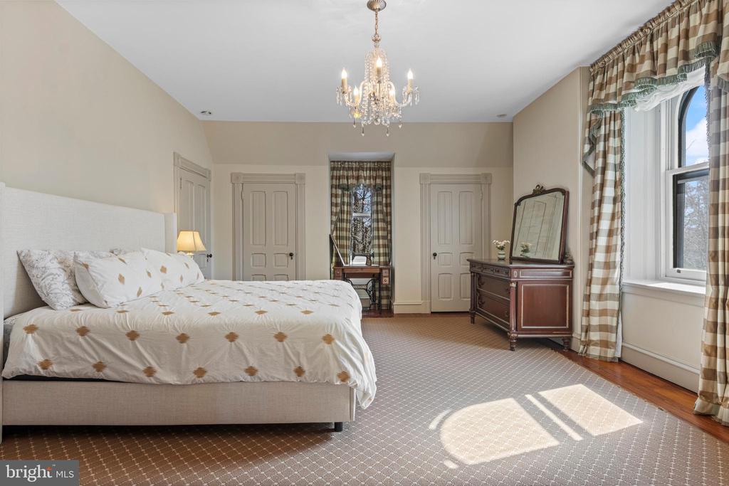 228 S RADNOR CHESTER ROAD
