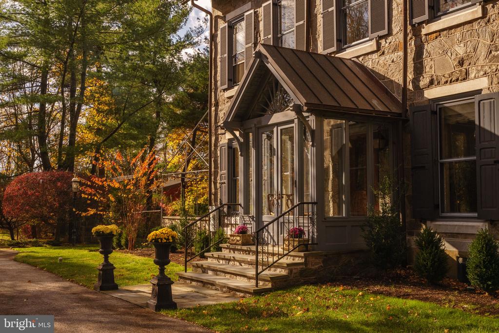 228 S RADNOR CHESTER ROAD