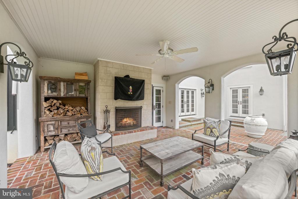 848 PARKES RUN LANE