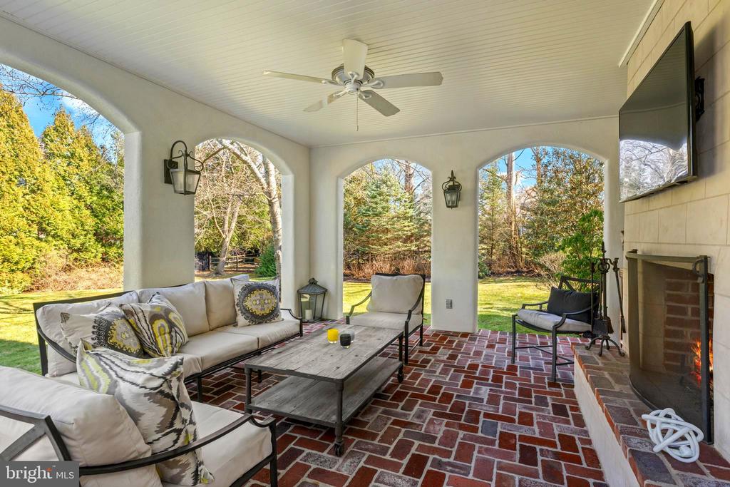 848 PARKES RUN LANE