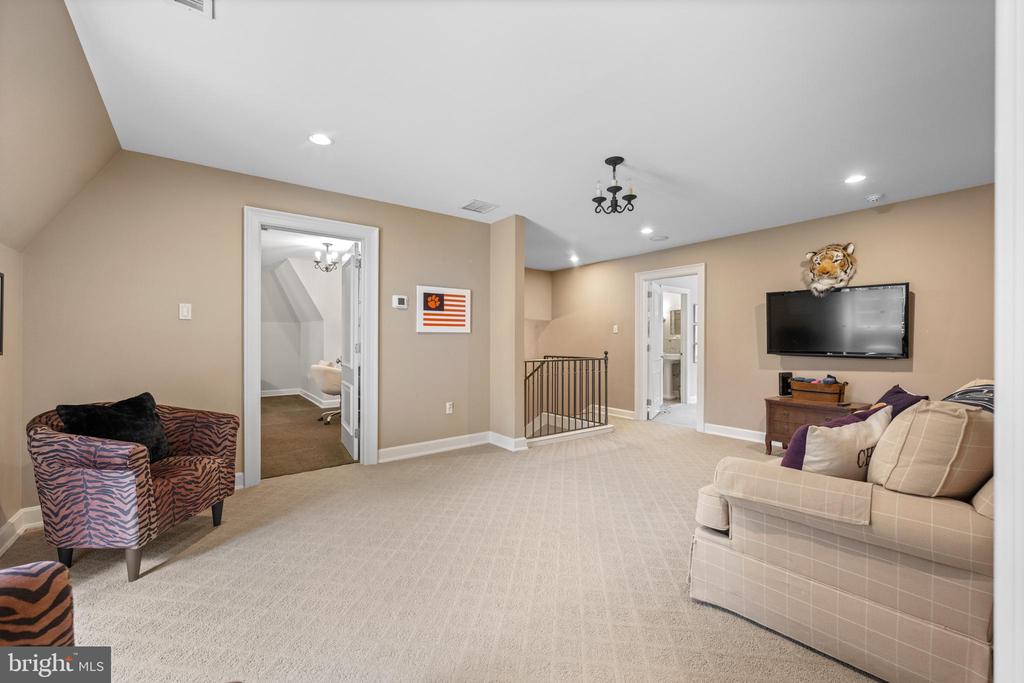 848 PARKES RUN LANE