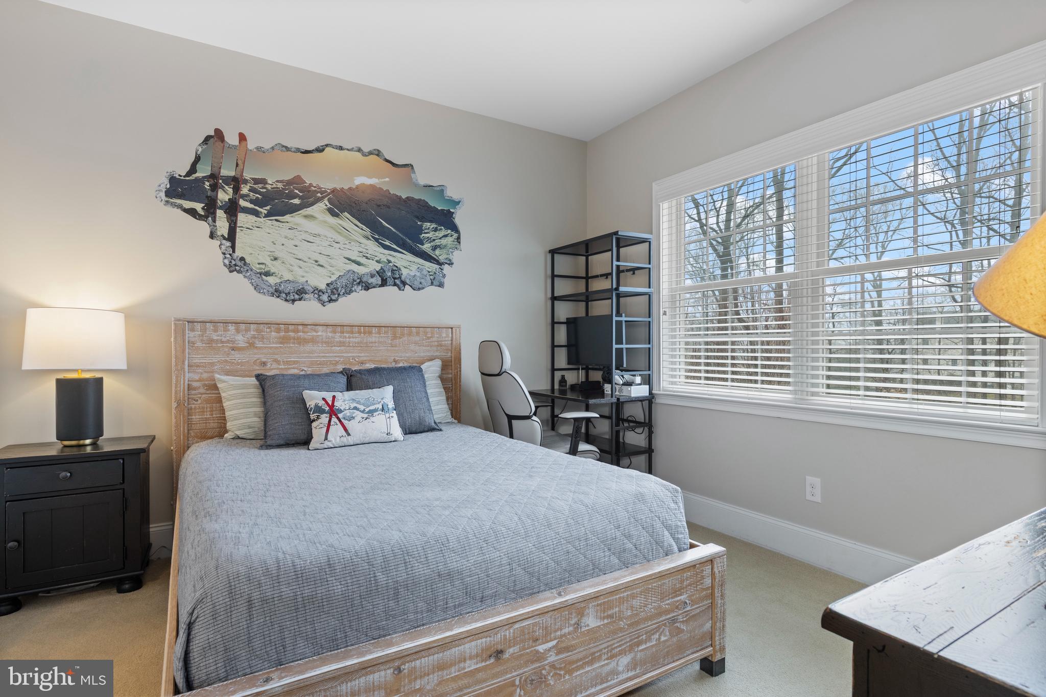 3905 WOODLAND DRIVE